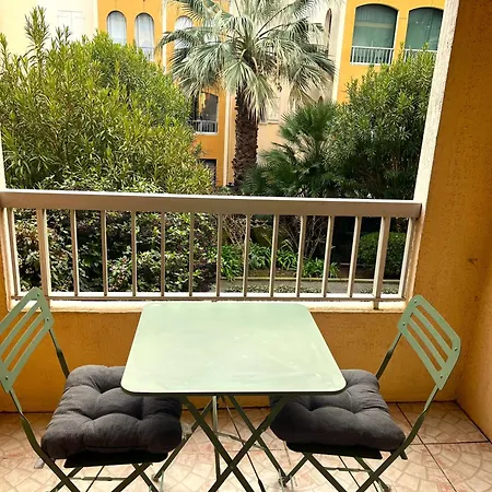Cosy Renove Climatise Avec Piscine Proche De Toutes Commodites Frejus